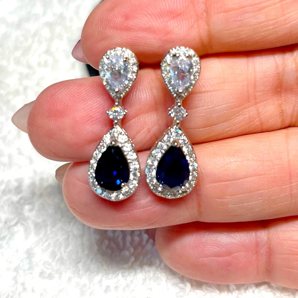 💍pretty sapphire and silver cubic zirconia earrings -fancy